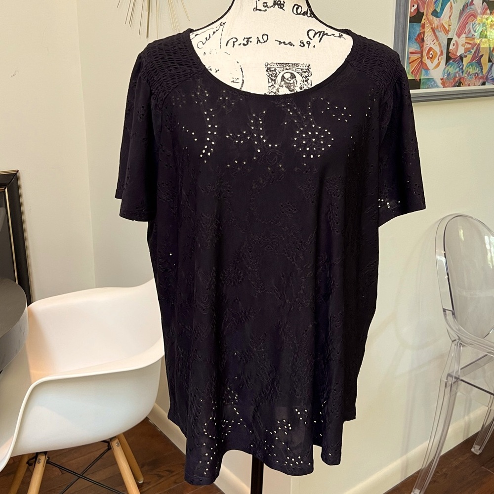 NWT Tahari top. Size 2X. Black